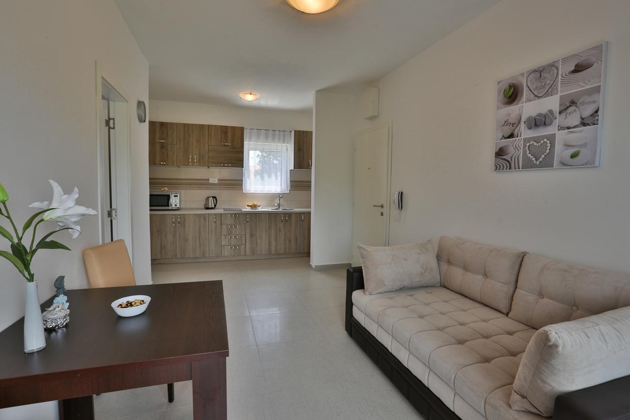 Kristina Apartments ติวัต ภายนอก รูปภาพ