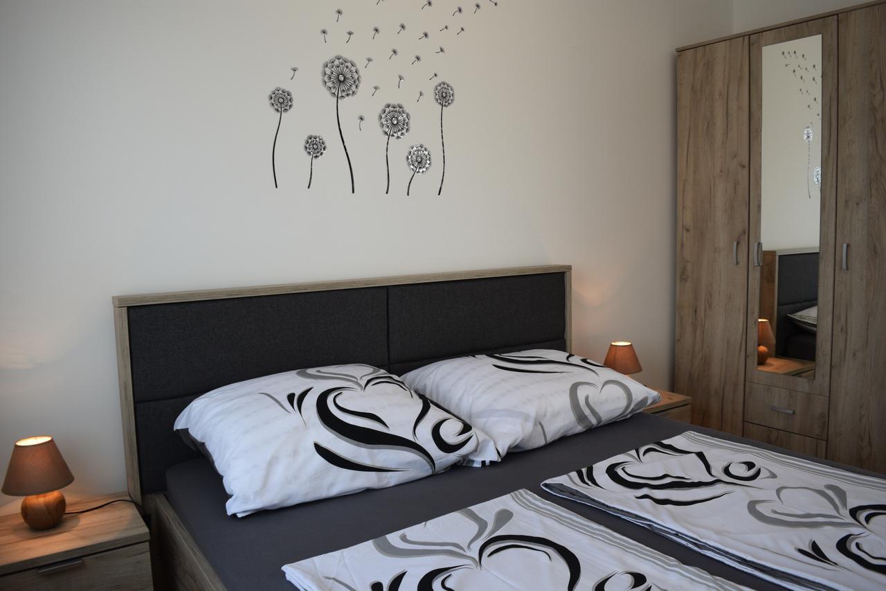 Kristina Apartments ติวัต ภายนอก รูปภาพ